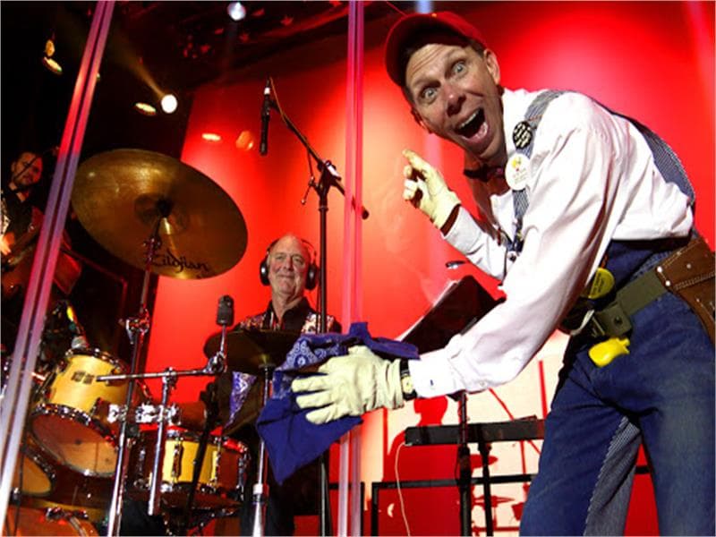 CJ Newsom performing classic country music and comedy in Branson